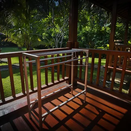 Puri Yalus Bungalow Toyapakeh Exterior photo